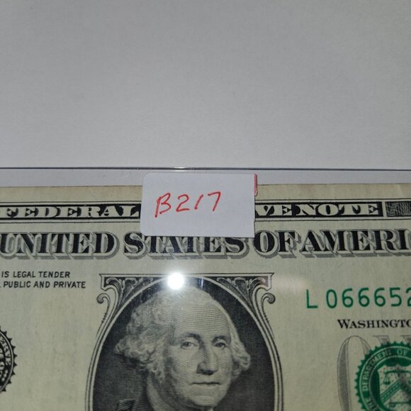 United States $1 Bill Star Note Series 2017 L06665281* (B217) - Picture 4 of 4
